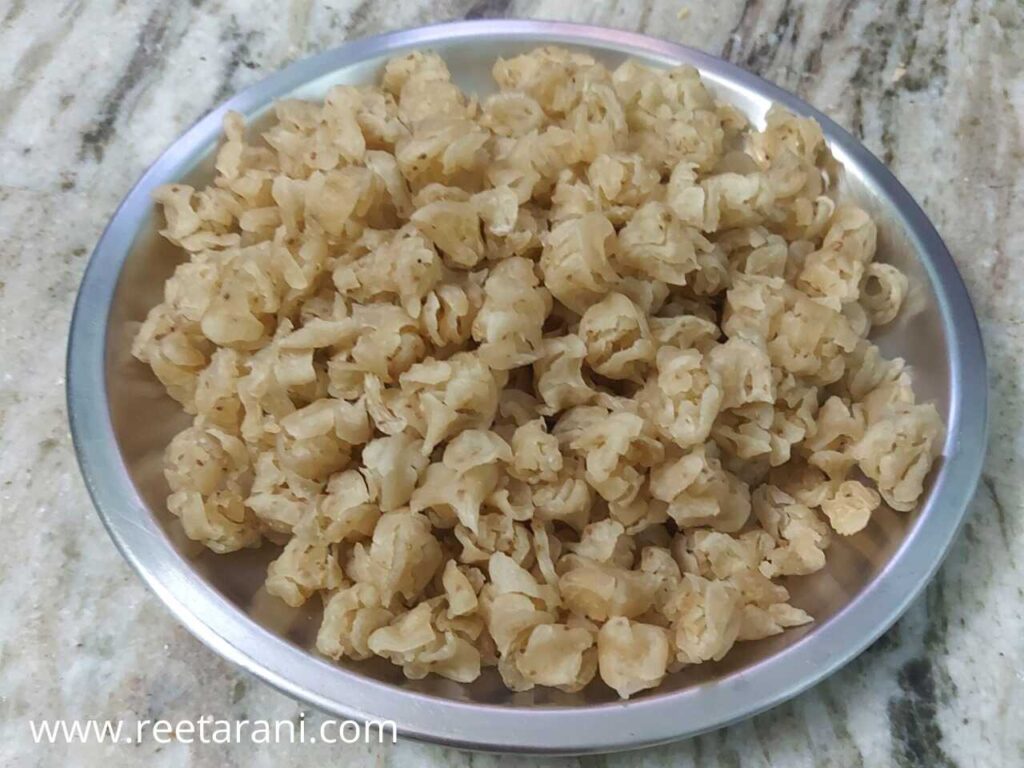 how to make chawal ki tilorikachri
